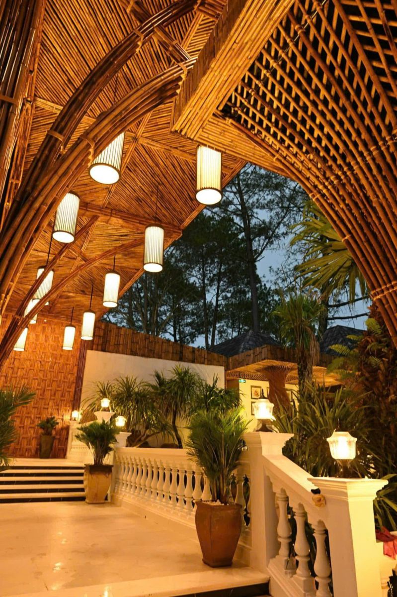 Mây tre làm quán cà phê, nhà nghỉ, resort 