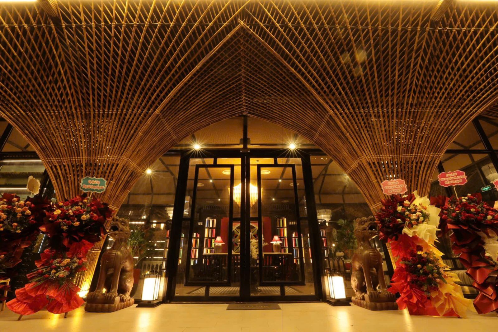 Mây tre làm quán cà phê, nhà nghỉ, resort 